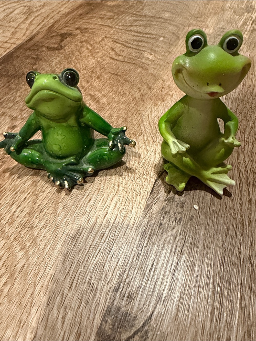Green Ceramic Frog Figurine Set - Decorative